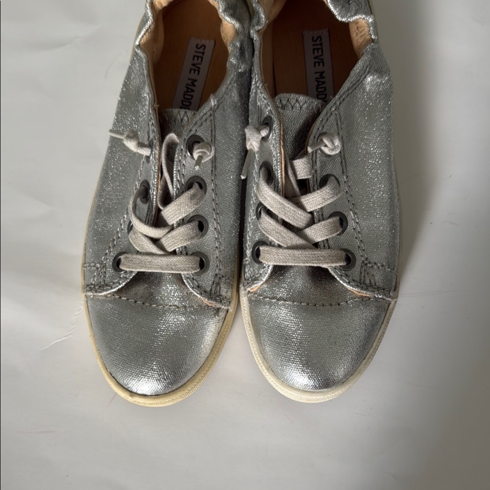 Steve Madden women’s Metallic Silver Sneakers